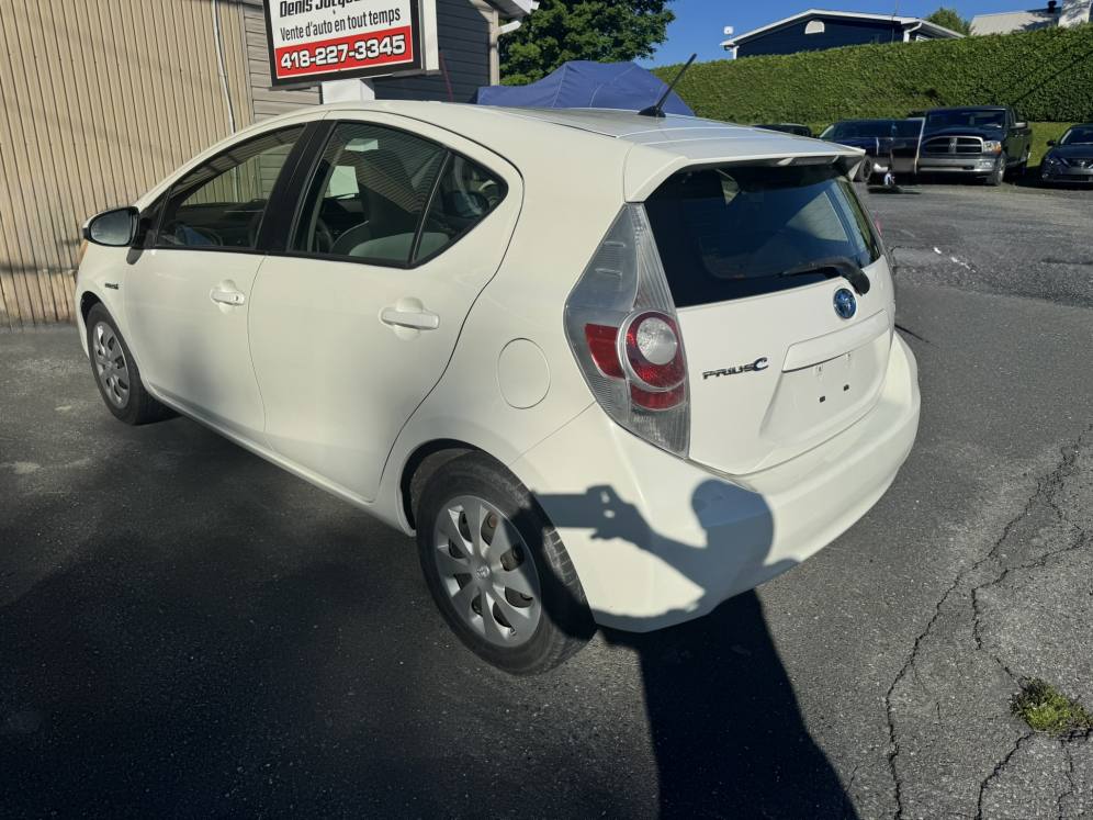 Automobiles Denis Jacques : TOYOTA PRIUS C BAS KILOMÊTRE