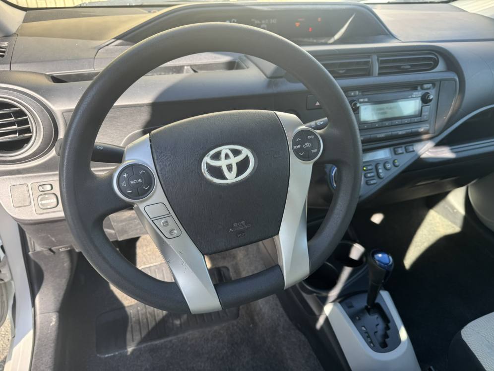 Automobiles Denis Jacques : TOYOTA PRIUS C BAS KILOMÊTRE